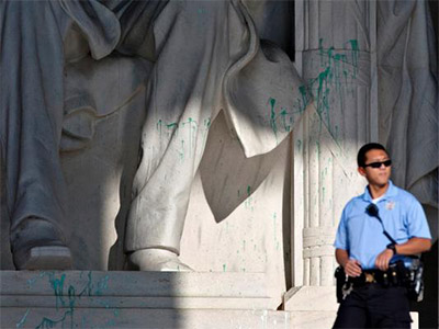 Lincoln Memorial Vandalized with Green Paint