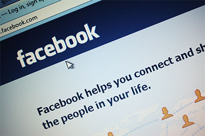 Facebook Follows its Users across Cyberspace