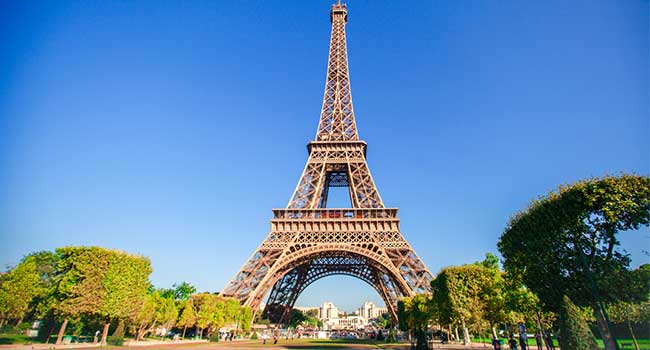 Paris to Build Bulletproof Wall around Eiffel Tower
