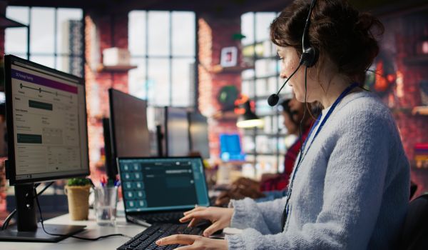 Service desk agent working on desktop