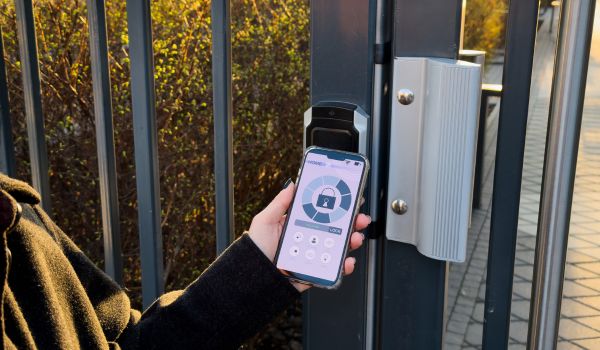 woman getting access to the building by attaching smartphone to intercom