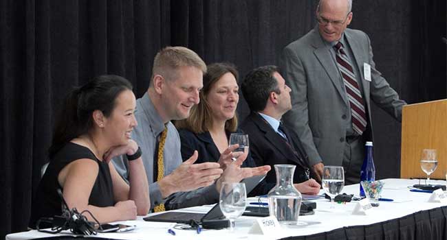 Government Presents Federal Policy
