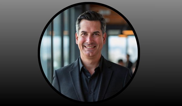 Head shot of Peter Hargittay