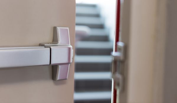 Faulty fire safety door